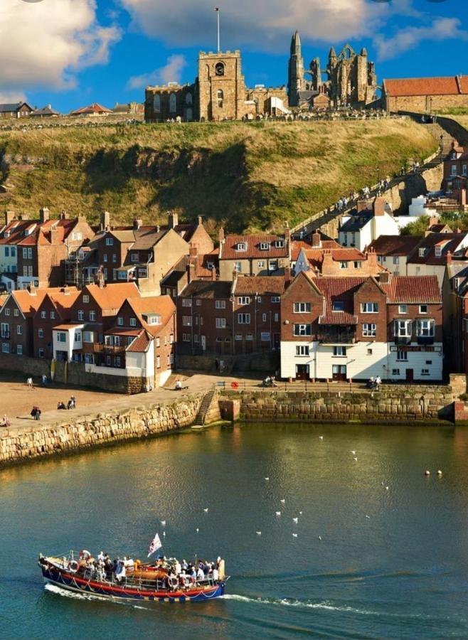 Whitby Central Close To Beach Pier Flowergate Hotel Bagian luar foto