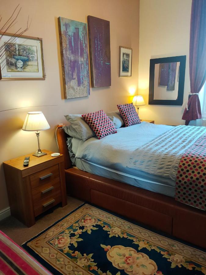 Whitby Central Close To Beach Pier Flowergate Hotel Bagian luar foto