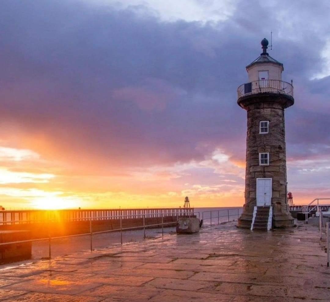 Whitby Central Close To Beach Pier Flowergate Hotel Bagian luar foto